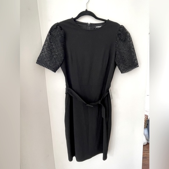 Black knee length dress with a belt - Picture 1 of 3